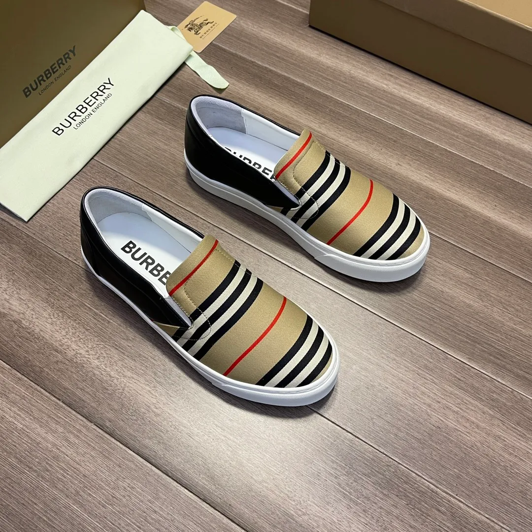 ☕P360💰"BURBERRY" Burberry: 🔍🔍The latest men's counter is on sale simultaneously, the original version imported from Italy🔝·Nappa calfskin·Brand totem cloth· Highlighting the (high-end, extravagance, class) travel, home, and best choice" exquisite workmanship (Imported water-dyed leather lining from Italy 🇮🇹), sole: original sole provided by the original factory, ⚠️exclusive double layer Activity·TPR rubber·molded outsole; super comfortable·wear-resistant·non-slip·environmental protection🌳🌳🌳, the real thing is more beautiful🎬The real thing is more beautiful🔍🔍 (high quality·follow the order) You can enter and exit the counter at will: Size: 38·39·40·41·42·43·44 (🎉Customized 45) Welcome to order...☕️